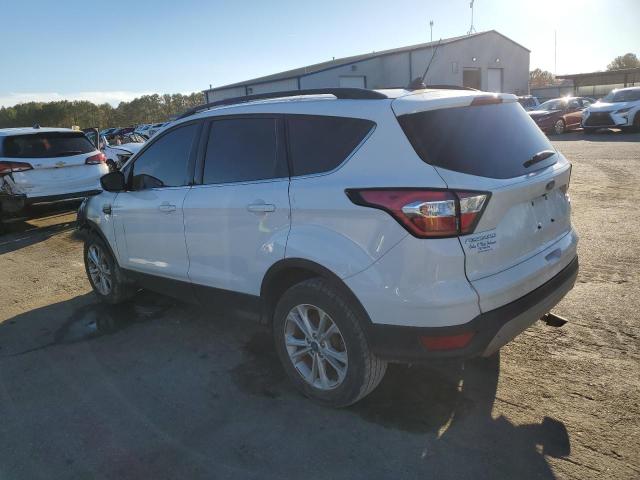 1FMCU0GD7JUB67732 - 2018 FORD ESCAPE SE WHITE photo 2