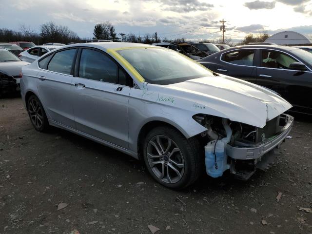 3FA6P0H76HR281164 - 2017 FORD FUSION SE SILVER photo 4