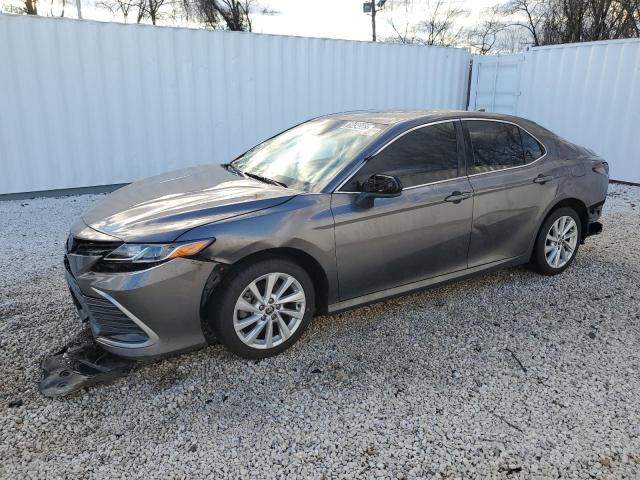 4T1C11AK3MU472834 - 2021 TOYOTA CAMRY LE GRAY photo 1