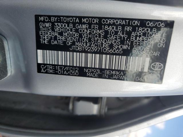 JTDBT923971056065 - 2007 TOYOTA YARIS SILVER photo 13