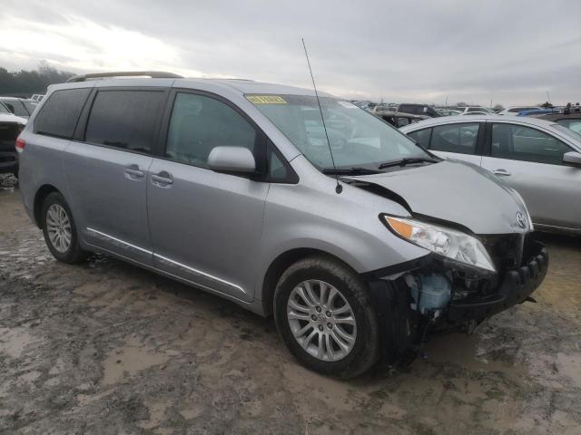 5TDYK3DC7CS201771 - 2012 TOYOTA SIENNA XLE SILVER photo 4