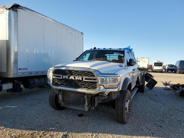 3C7WRLEL3KG686668 - 2019 RAM 4500 WHITE photo 2