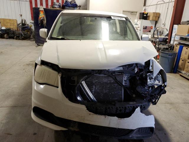 2D4RN3DGXBR627057 - 2011 DODGE GRAND CARA MAINSTREET WHITE photo 5