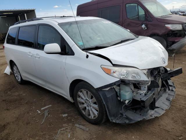 5TDDK3DC9ES084860 - 2014 TOYOTA SIENNA XLE WHITE photo 4