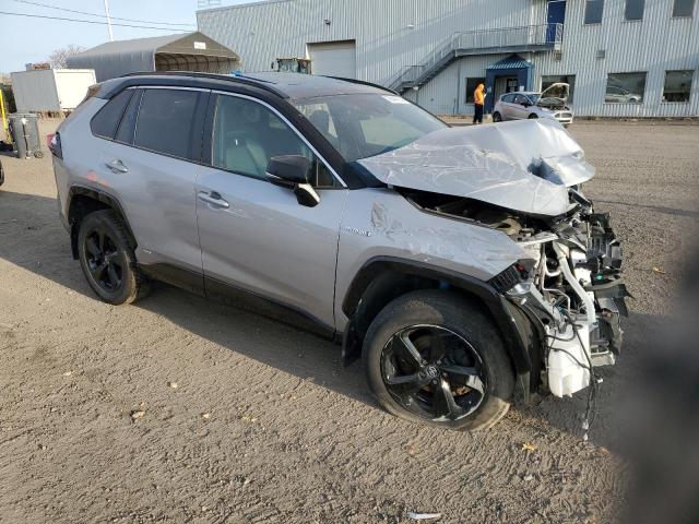 2T3RWRFV2MW107260 - 2021 TOYOTA RAV4 XLE SILVER photo 4