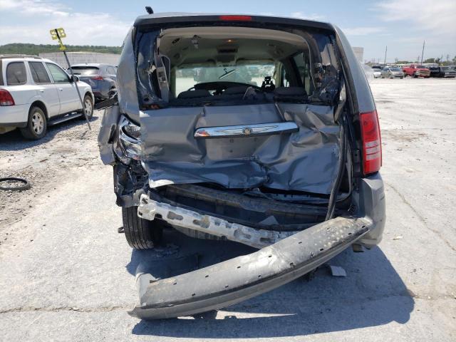 2A4RR4DE0AR281521 - 2010 CHRYSLER TOWN & COU LX GRAY photo 6