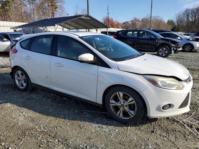 1FADP3K26EL144919 - 2014 FORD FOCUS SE WHITE photo 4