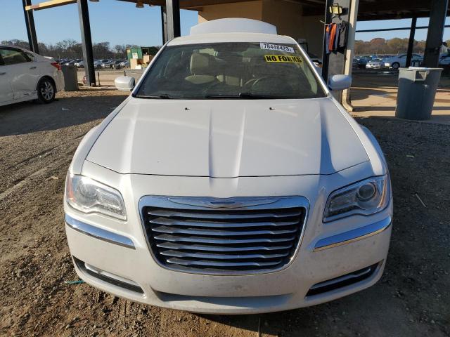 2C3CCAAGXDH529905 - 2013 CHRYSLER 300 WHITE photo 5