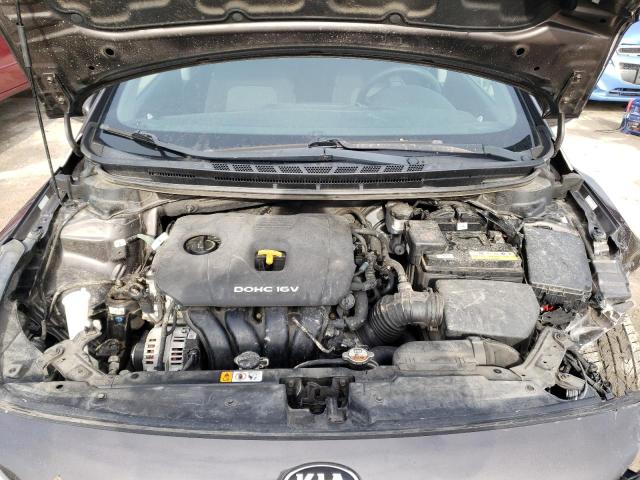 3KPFK4A71HE028108 - 2017 KIA FORTE LX BROWN photo 11