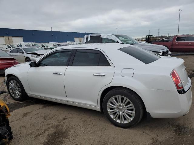 2C3CCAKT7DH667168 - 2013 CHRYSLER 300C WHITE photo 2