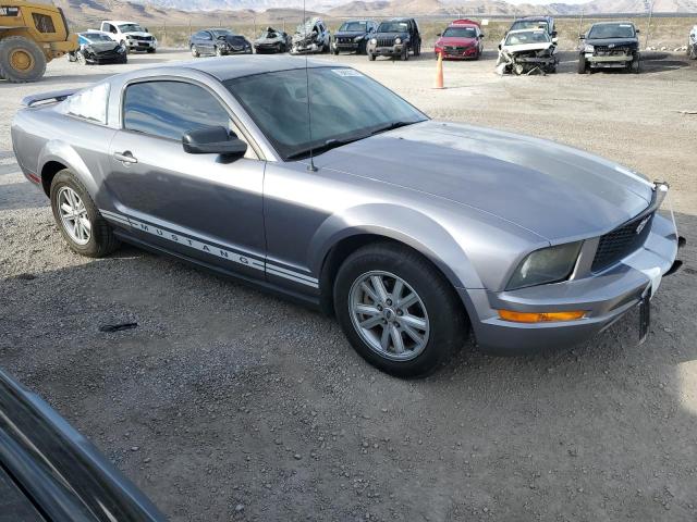 1ZVHT80N465256624 - 2006 FORD MUSTANG SILVER photo 4