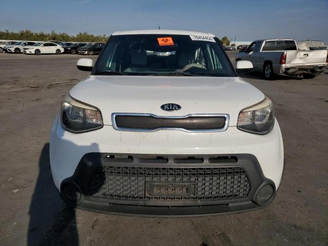 KNDJN2A29F7774944 - 2015 KIA SOUL WHITE photo 5