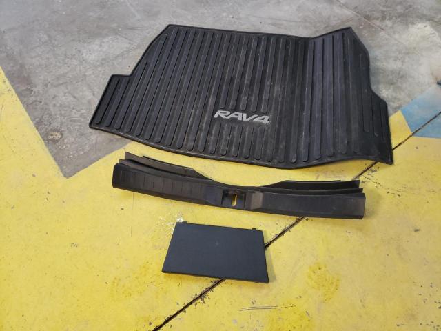 4T3RWRFVXNU056169 - 2022 TOYOTA RAV4 XLE Grau Foto 13