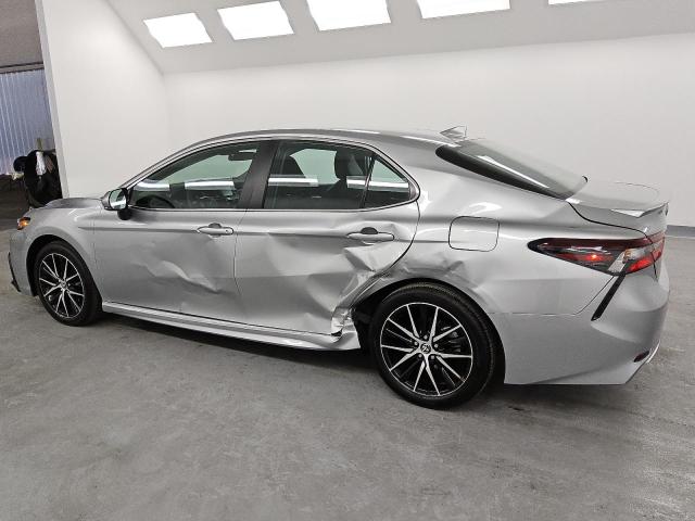 4T1G11AK6RU249261 - 2024 TOYOTA CAMRY SE NIGHT SHADE SILVER photo 2