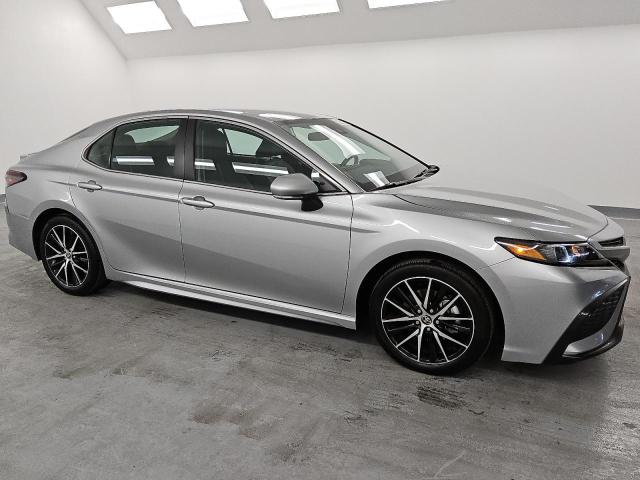 4T1G11AK6RU249261 - 2024 TOYOTA CAMRY SE NIGHT SHADE SILVER photo 4