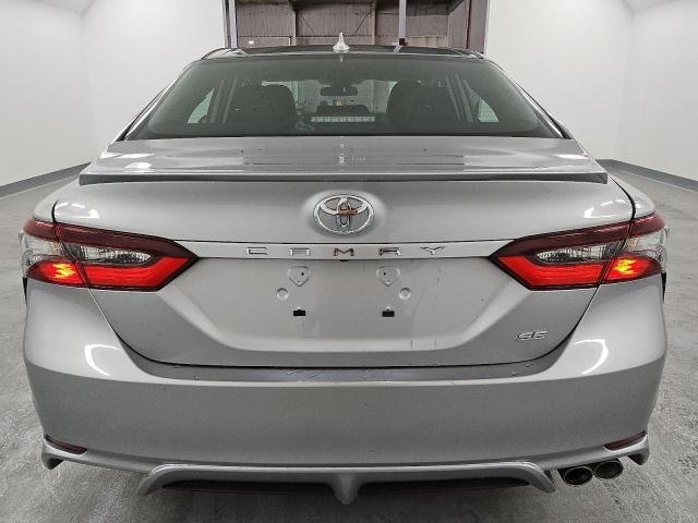 4T1G11AK6RU249261 - 2024 TOYOTA CAMRY SE NIGHT SHADE SILVER photo 6