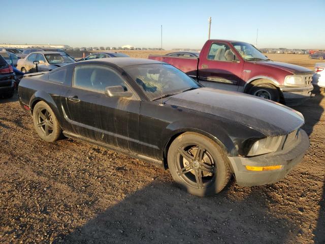 1ZVFT80N575352643 - 2007 FORD MUSTANG BLACK photo 4