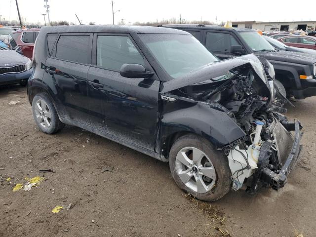 KNDJN2A27J7625716 - 2018 KIA SOUL BLACK photo 4