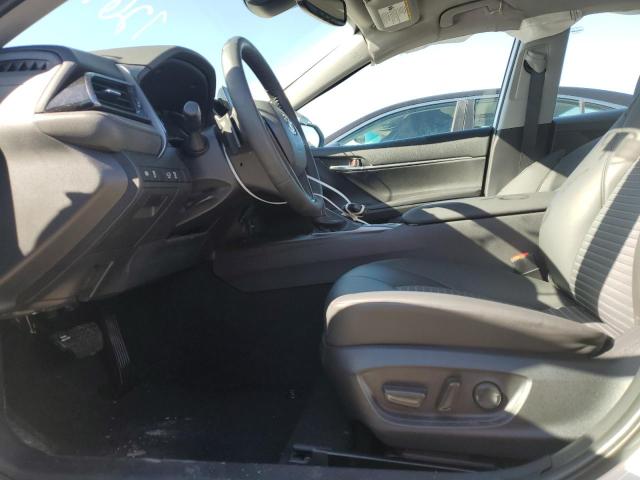 4T1T11AK7PU726923 - 2023 TOYOTA CAMRY SE NIGHT SHADE WHITE photo 7