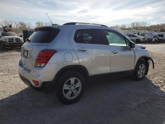 3GNCJLSB0LL203057 - 2020 CHEVROLET TRAX 1LT SILVER photo 3
