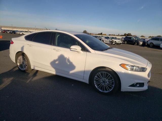 3FA6P0HD7FR206511 - 2015 FORD FUSION SE WHITE photo 4