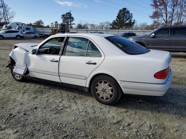 WDBJF55F8VA378158 - 1997 MERCEDES-BENZ E 320 WHITE photo 2