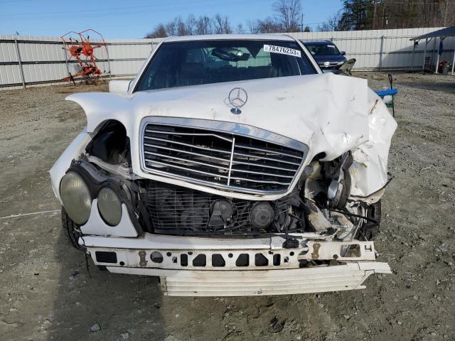 WDBJF55F8VA378158 - 1997 MERCEDES-BENZ E 320 WHITE photo 5