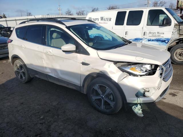 1FMCU9HD4JUB41284 - 2018 FORD ESCAPE SEL WHITE photo 4