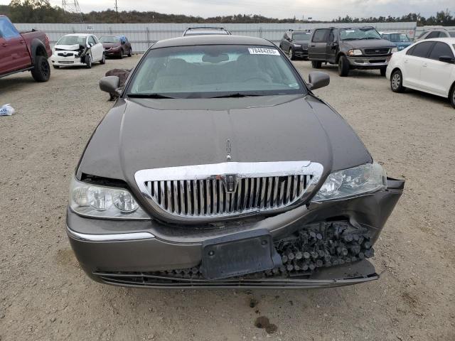 1LNHM81W44Y677001 - 2004 LINCOLN TOWN CAR EXECUTIVE GRAY photo 5