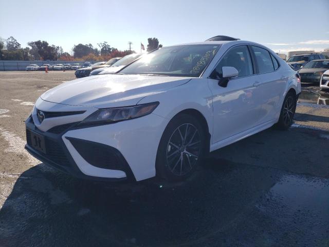 4T1T11AK6PU794050 - 2023 TOYOTA CAMRY SE NIGHT SHADE WHITE photo 1