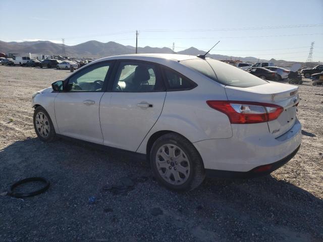 1FAHP3F22CL217597 - 2012 FORD FOCUS SE WHITE photo 2