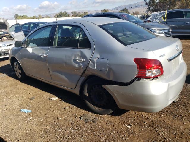 JTDBT923581229792 - 2008 TOYOTA YARIS SILVER photo 2