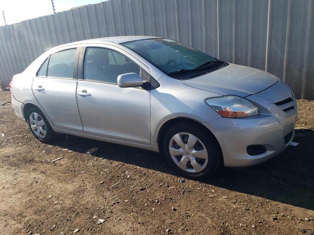 JTDBT923581229792 - 2008 TOYOTA YARIS SILVER photo 4