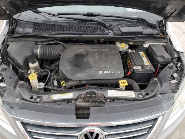 2C4RVABG8CR194215 - 2012 VOLKSWAGEN ROUTAN SE SILVER photo 12