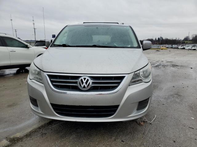 2C4RVABG8CR194215 - 2012 VOLKSWAGEN ROUTAN SE SILVER photo 5