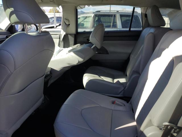 5TDHZRBH9NS210746 - 2022 TOYOTA HIGHLANDER XLE SILVER photo 11