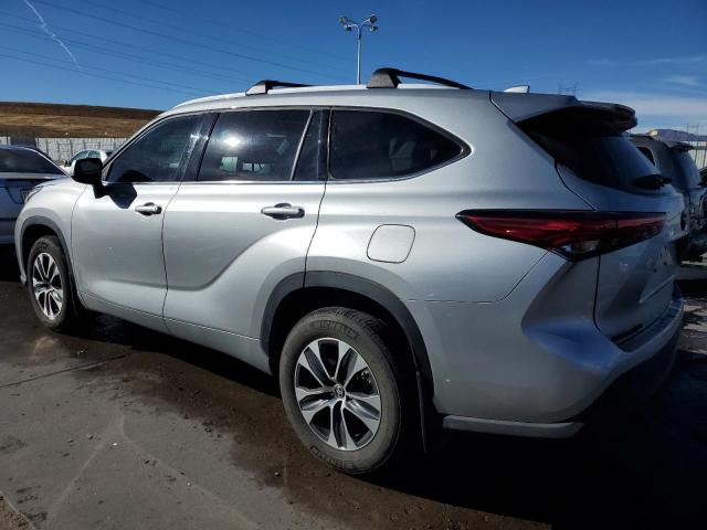 5TDHZRBH9NS210746 - 2022 TOYOTA HIGHLANDER XLE SILVER photo 2