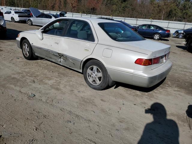 JT2BG22K710571199 - 2001 TOYOTA CAMRY CE WHITE photo 2