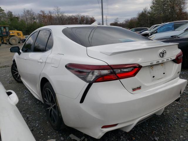 4T1G11AK2MU460563 - 2021 TOYOTA CAMRY SE WHITE photo 2