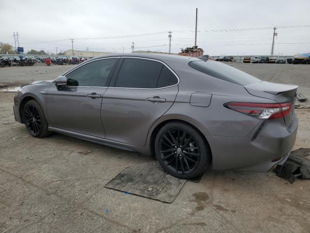 4T1K31AK2MU024168 - 2021 TOYOTA CAMRY XSE GRAY photo 2