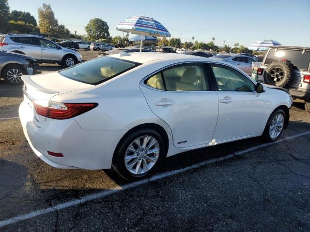 JTHBW1GG5F2085669 - 2015 LEXUS ES 300H WHITE photo 3