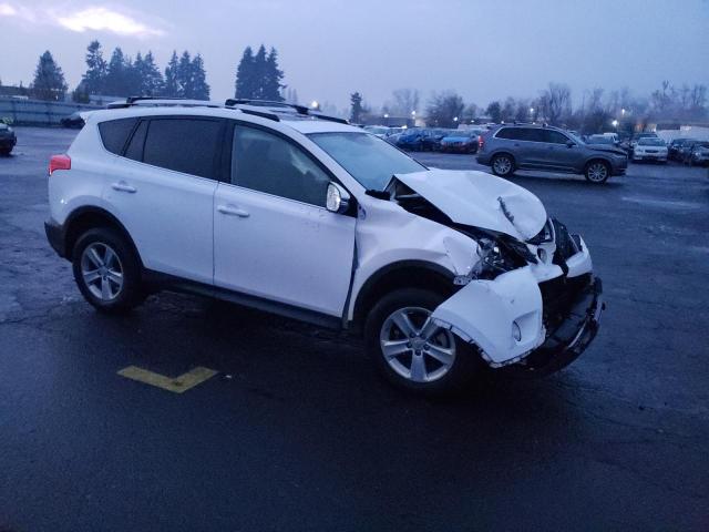 JTMRFREV0DD019130 - 2013 TOYOTA RAV4 XLE WHITE photo 4