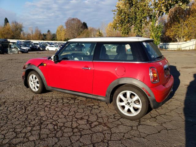 WMWMF3C5XATZ66586 - 2010 MINI COOPER RED photo 2