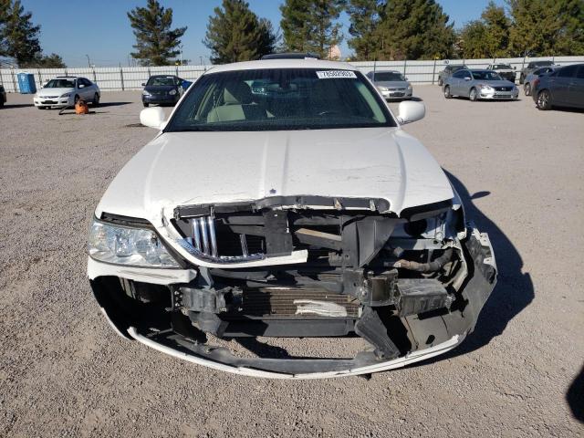 1LNHM81W73Y627577 - 2003 LINCOLN TOWN CAR EXECUTIVE WHITE photo 5