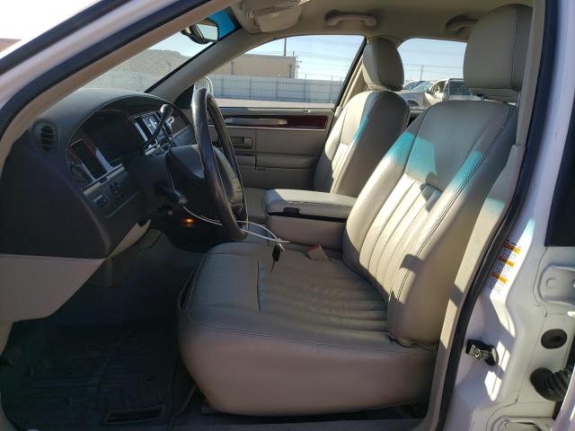 1LNHM81W73Y627577 - 2003 LINCOLN TOWN CAR EXECUTIVE WHITE photo 7