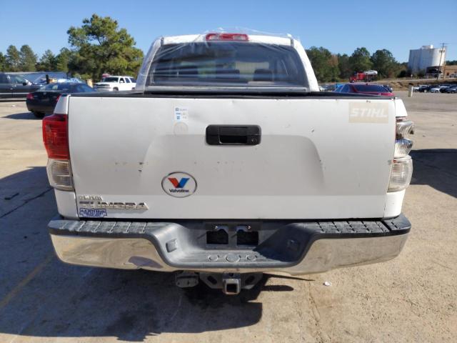 5TFEY5F18AX095427 - 2010 TOYOTA TUNDRA CREWMAX SR5 WHITE photo 6