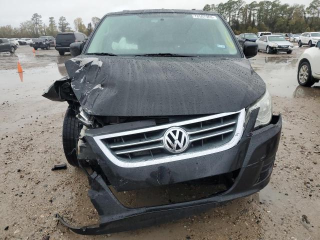 2C4RVABG7ER134607 - 2014 VOLKSWAGEN ROUTAN SE BLACK photo 5