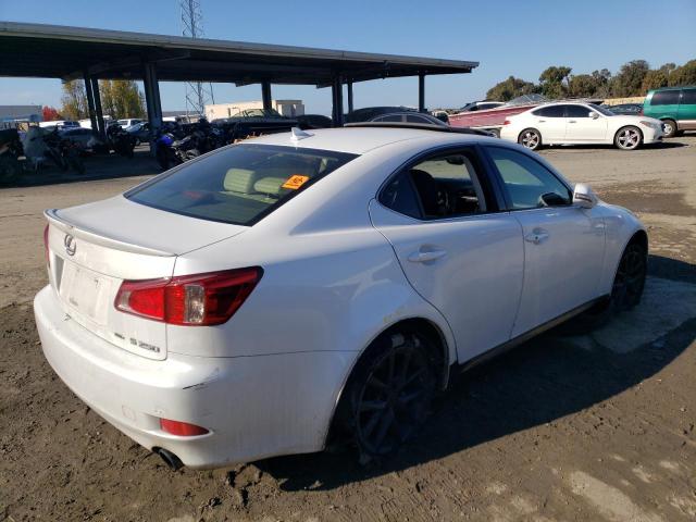 JTHCF5C29B5051040 - 2011 LEXUS IS 250 WHITE photo 3