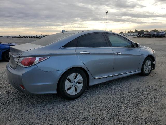 KMHEC4A43FA139446 - 2015 HYUNDAI SONATA HYBRID SILVER photo 3