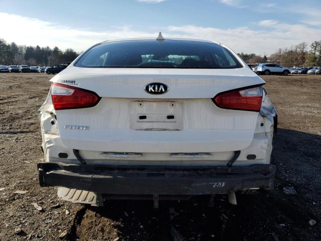 KNAFK4A62G5476792 - 2016 KIA FORTE LX WHITE photo 6